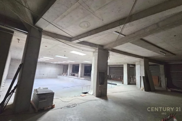 Godine 10-Kateshe per Qira ne Rrugen e Kavajes – 4 500 m2 Ndertim