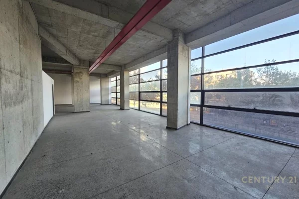 Godine 10-Kateshe per Qira ne Rrugen e Kavajes – 4 500 m2 Ndertim
