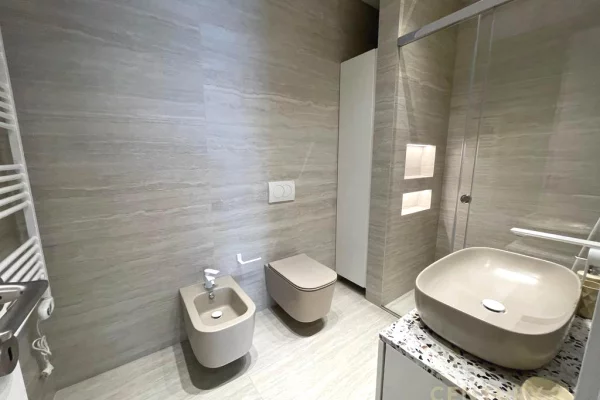 Shtepi ne shitje Apartament ne Tirane, 2+1, Mobilimi E mobiluar, Pagesa 465,000  Euro.