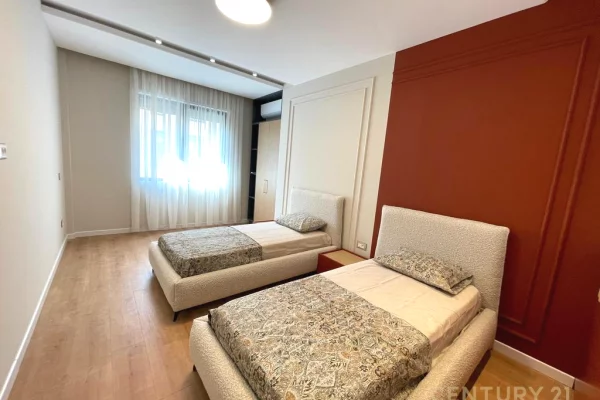 Shtepi ne shitje Apartament ne Tirane, 2+1, Mobilimi E mobiluar, Pagesa 465,000  Euro.
