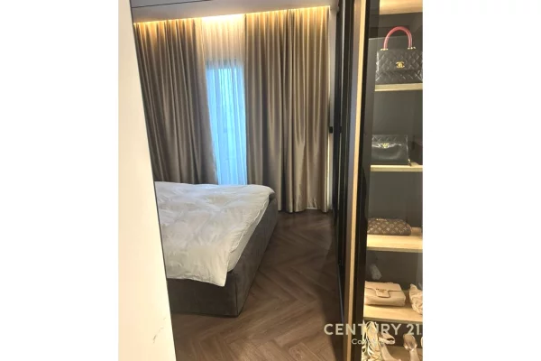 Shtepi ne shitje Apartament ne Tirane, 2+1, Mobilimi E mobiluar, Pagesa 288,000  Euro.