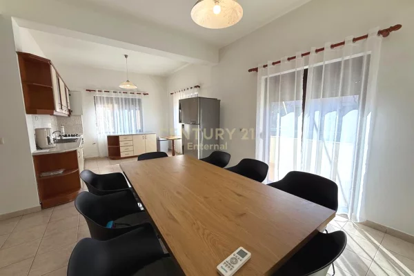 Shtepi me qera 4+1 ne Tirane - 1,000 Euro