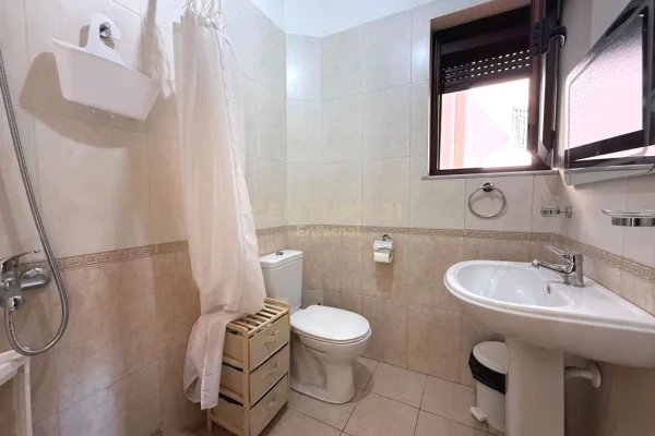 Shtepi me qera Vila Luksoze ne Tirane, 4+1, Mobilimi E mobiluar, Pagesa 1,000  Euro.