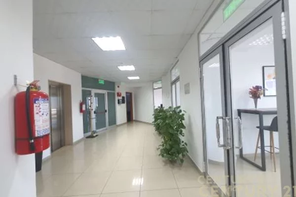 Ambient biznesi me qera 3+1 ne Tirane - 2,400 Euro