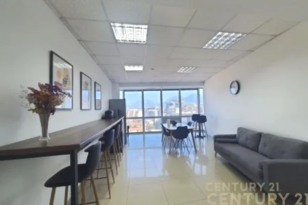 Ambient biznesi me qera 3+1 ne Tirane - 2,400 Euro