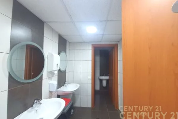 ZYRE ME QIRA PRANE "RRUGES SE DIBRES"