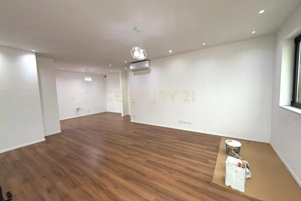 Ambient biznesi me qera 3+1 ne Tirane - 600 Euro