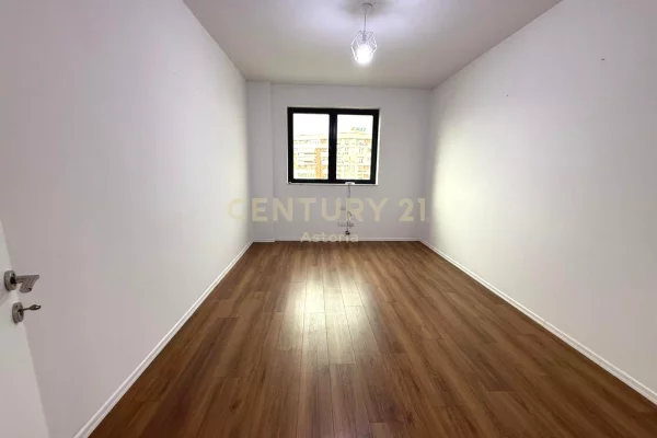 Ambient biznesi me qera 3+1 ne Tirane - 600 Euro