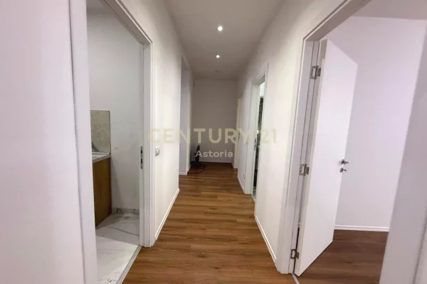 Ambient biznesi me qera 3+1 ne Tirane - 600 Euro