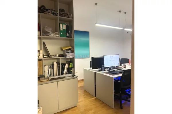 Ambient biznesi me qera 3+1 ne Tirane - 1,200 Euro