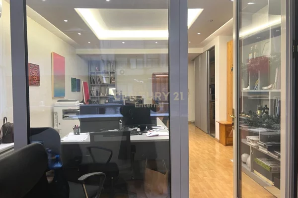 Ambient biznesi me qera 3+1 ne Tirane - 1,200 Euro