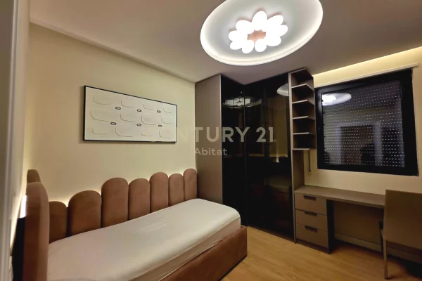 Shtepi me qera Apartament ne Tirane, 3+1, Mobilimi E mobiluar, Pagesa 1,800  Euro.