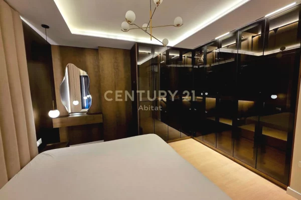 Shtepi me qera Apartament ne Tirane, 3+1, Mobilimi E mobiluar, Pagesa 1,800  Euro.