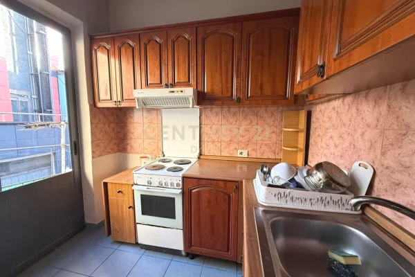 Shtepi me qera Apartament ne Tirane, 1+1, Mobilimi E mobiluar, Pagesa 500  Euro.
