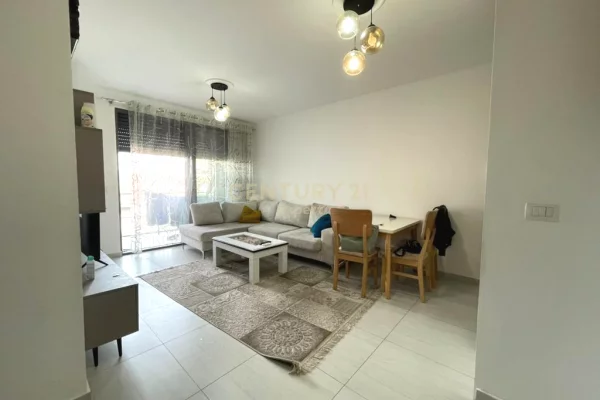 Shtepi me qera 2+1 ne Tirane - 700 Euro