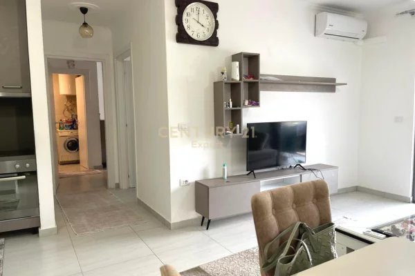 Shtepi me qera 2+1 ne Tirane - 700 Euro