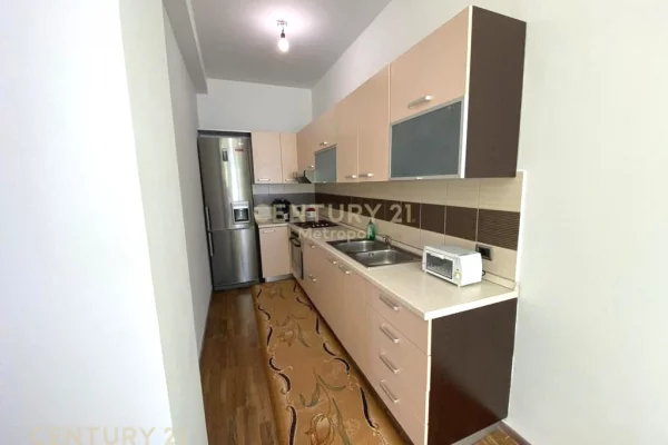 Shtepi me qera Apartament ne Tirane, 2+1, Mobilimi E mobiluar, Pagesa 700  Euro.