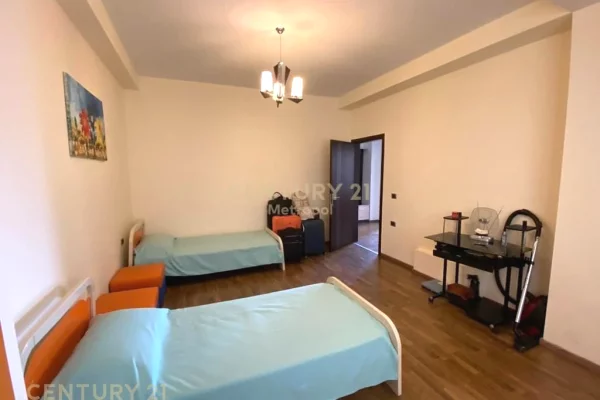 Shtepi me qera Apartament ne Tirane, 2+1, Mobilimi E mobiluar, Pagesa 700  Euro.