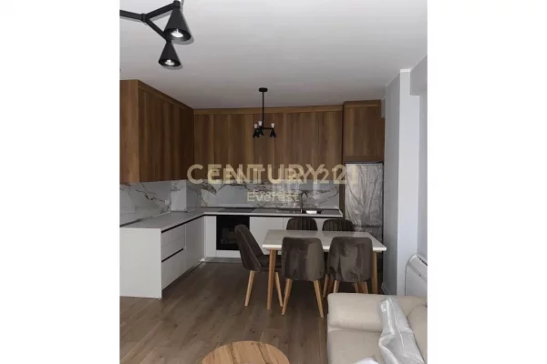 Shtepi me qera 2+1 ne Tirane - 650 Euro