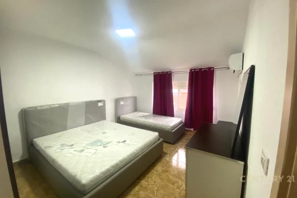 Shtepi ne shitje Apartament ne Tirane, 1+1, Mobilimi E mobiluar, Pagesa 160,000  Euro.