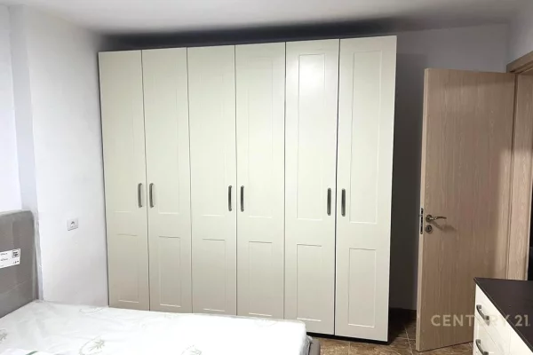 Shtepi ne shitje Apartament ne Tirane, 1+1, Mobilimi E mobiluar, Pagesa 160,000  Euro.