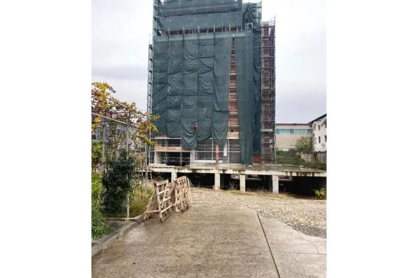 Shtepi ne shitje Apartament ne Tirane, 3+1, Mobilimi Bosh, pa mobiluar, Pagesa 295,000  Euro.