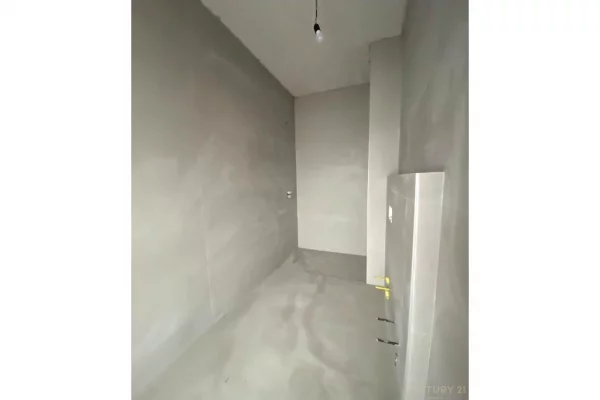 Shtepi ne shitje Apartament ne Tirane, 3+1, Mobilimi Bosh, pa mobiluar, Pagesa 295,000  Euro.