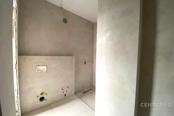 Shtepi ne shitje Apartament ne Tirane, 3+1, Mobilimi Bosh, pa mobiluar, Pagesa 295,000  Euro.