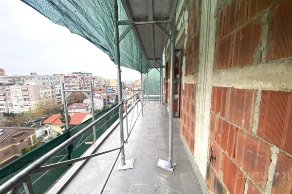 Shtepi ne shitje Apartament ne Tirane, 3+1, Mobilimi Bosh, pa mobiluar, Pagesa 295,000  Euro.