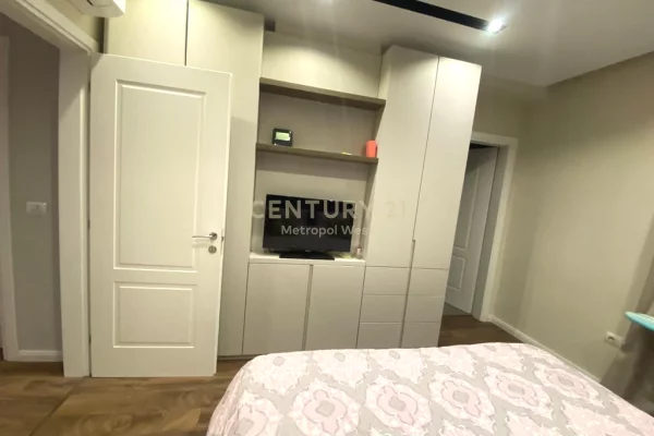 Shtepi me qera Apartament ne Tirane, 3+1, Mobilimi E mobiluar, Pagesa 1,700  Euro.