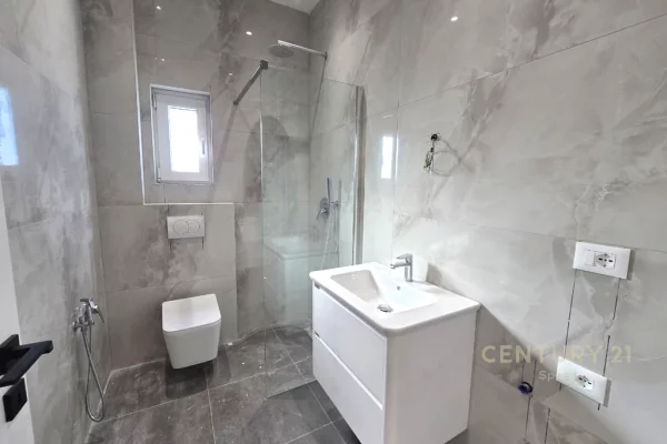 Shtepi ne shitje Apartament ne Tirane, 1+1, Mobilimi Bosh, pa mobiluar, Pagesa 92,000  Euro.