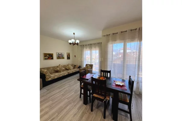Shtepi me qera 2+1 ne Tirane - 650 Euro