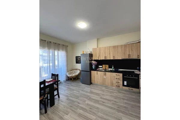 Shtepi me qera 2+1 ne Tirane - 650 Euro