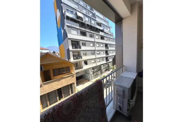 Shtepi me qera Apartament ne Tirane, 2+1, Mobilimi E mobiluar, Pagesa 650  Euro.