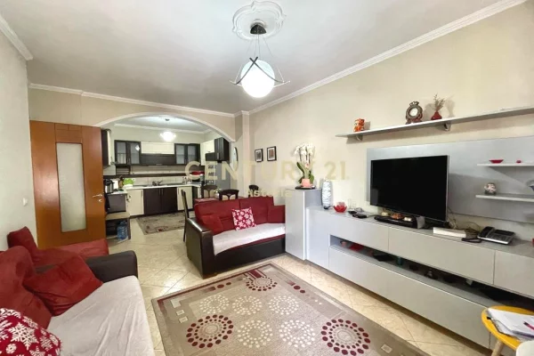 Shtepi me qera 1+1 ne Tirane - 40,000 Leke