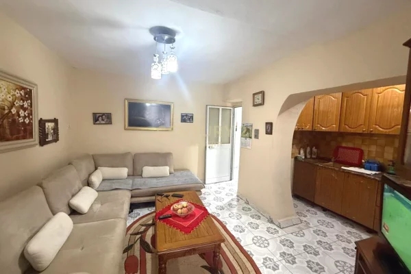 Shtepi me qera 2+1 ne Tirane - 500 Euro