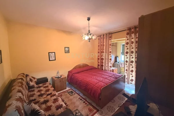 Shtepi me qera Apartament ne Tirane, 2+1, Mobilimi E mobiluar, Pagesa 500  Euro.