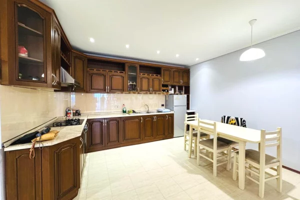 Shtepi me qera 2+1 ne Tirane - 900 Euro