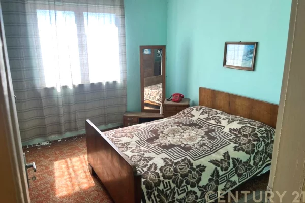 Shtepi ne shitje Apartament ne Tirane, 3+1, Mobilimi Pjeserisht e mobiluar, Pagesa 133,000  Euro.