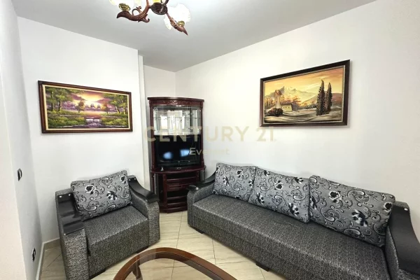 Shtepi me qera Apartament ne Tirane, 2+1, Mobilimi E mobiluar, Pagesa 600  Euro.