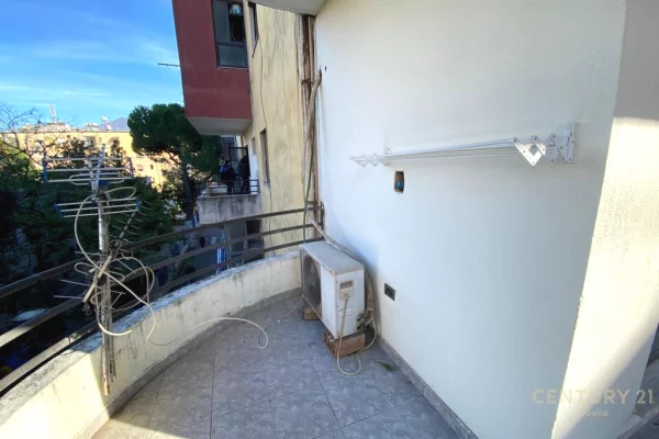 Shtepi ne shitje Apartament ne Tirane, 2+1, Mobilimi Bosh, pa mobiluar, Pagesa 220,000  Euro.