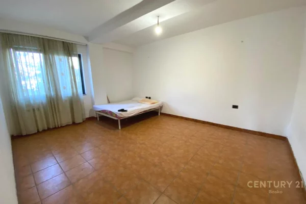 Shtepi ne shitje Apartament ne Tirane, 2+1, Mobilimi Bosh, pa mobiluar, Pagesa 220,000  Euro.