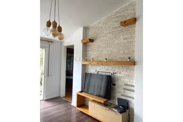 Shtepi me qera Apartament ne Tirane, 3+1, Mobilimi E mobiluar, Pagesa 850  Euro.