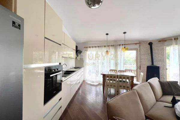 Shtepi me qera Apartament ne Tirane, 3+1, Mobilimi E mobiluar, Pagesa 850  Euro.