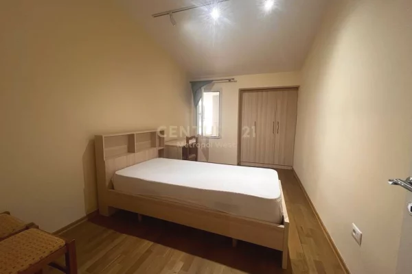 Shtepi me qera Apartament ne Tirane, 2+1, Mobilimi E mobiluar, Pagesa 650  Euro.