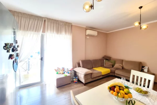Shtepi me qera Apartament ne Tirane, 1+1, Mobilimi E mobiluar, Pagesa 650  Euro.
