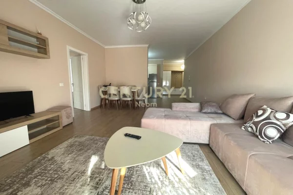 Shtepi me qera 2+1 ne Tirane - 900 Euro