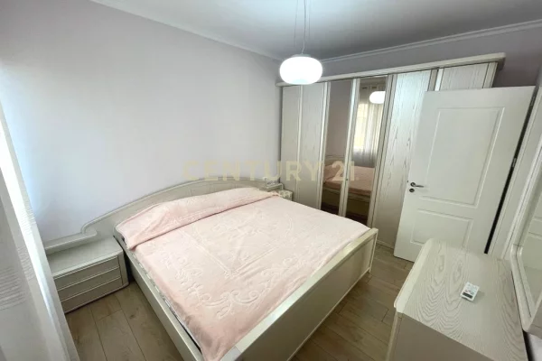 Shtepi me qera Apartament ne Tirane, 2+1, Mobilimi E mobiluar, Pagesa 900  Euro.