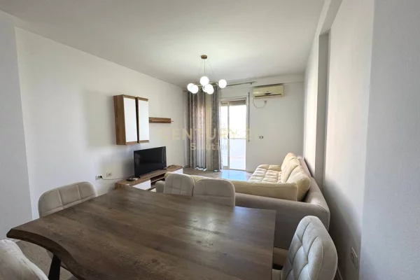 Shtepi me qera 2+1 ne Tirane - 550 Euro