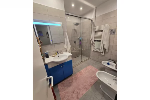 Shtepi ne shitje Apartament ne Tirane, 1+1, Mobilimi E mobiluar, Pagesa 235,000  Euro.